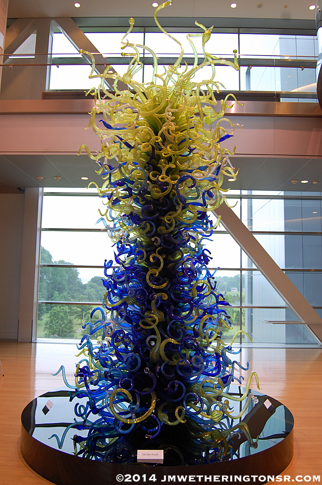 One of the Dale Chiluly pieces of glass art work created especially for the lobby.